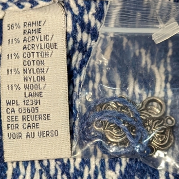 NWT...Northern Isles Wool Blend Sweater with Pewter Clasp..Size XL - Picture 6 of 7